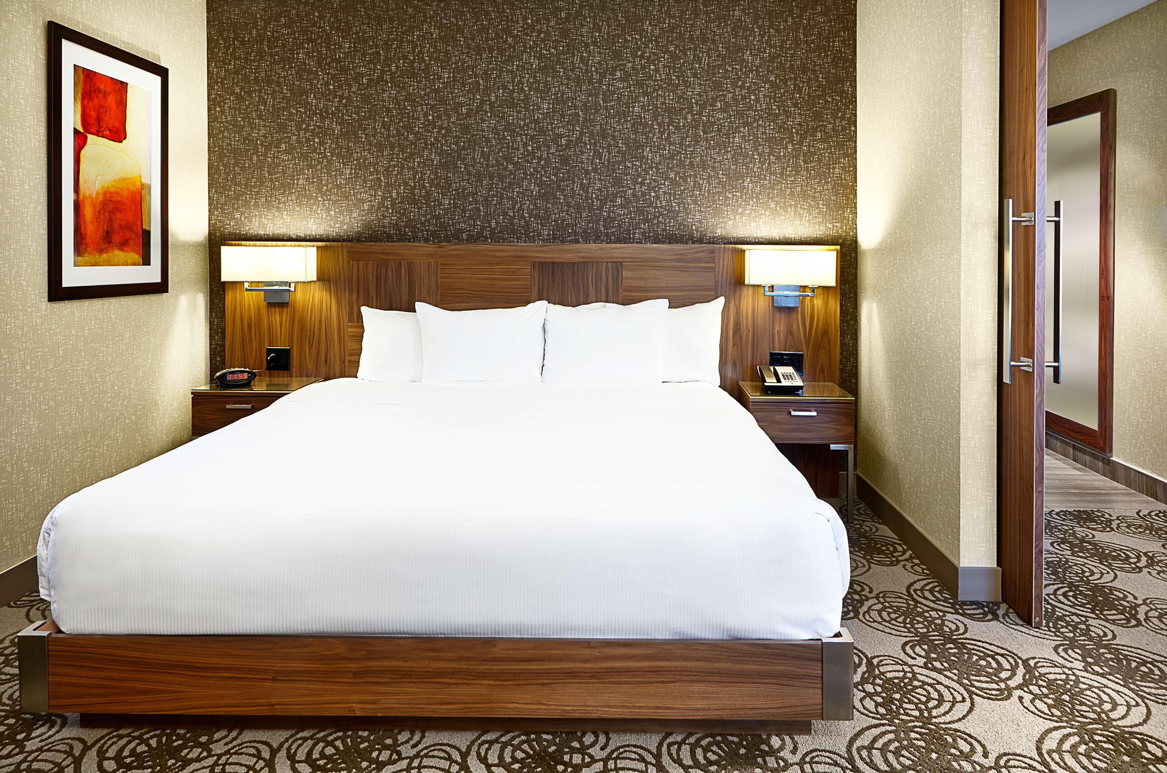 Hilton Montreal/Laval Hotel Exterior photo