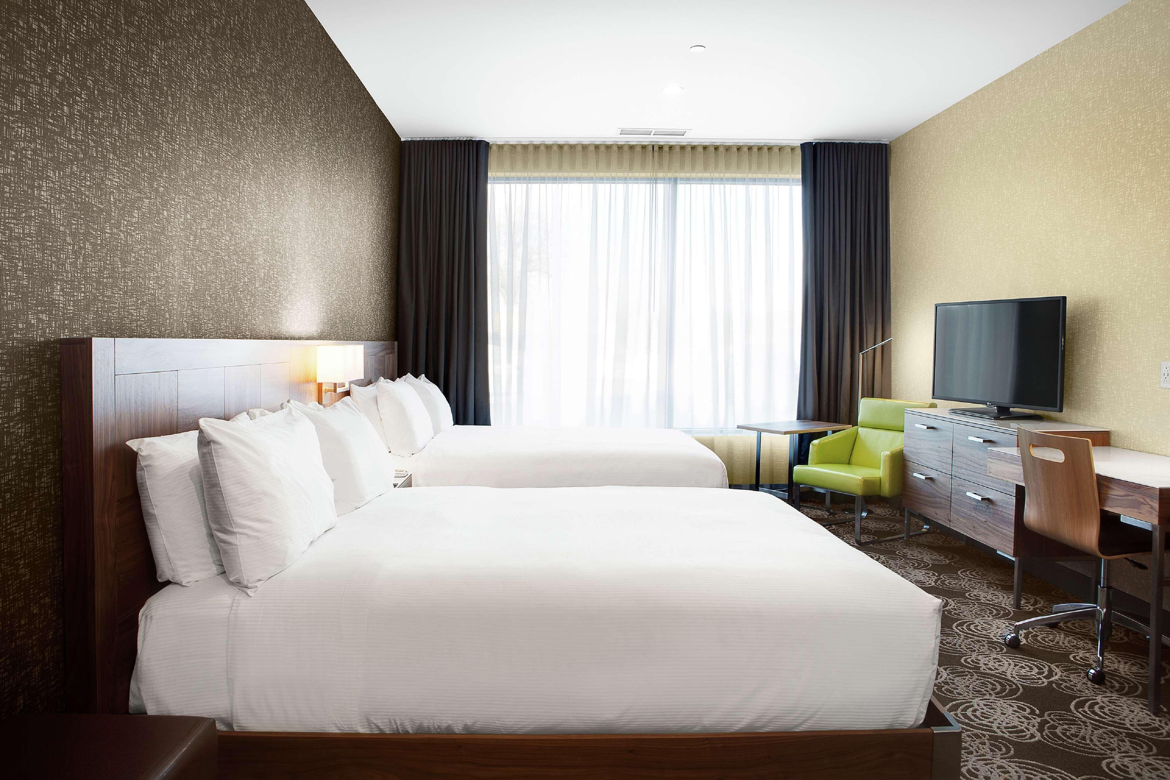 Hilton Montreal/Laval Hotel Exterior photo